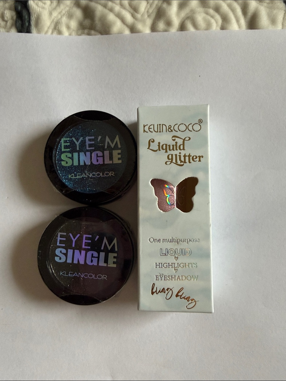 Sparkling eye shadow glitter